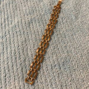 Costume Gold Bracelet fits up to 8 inches (FE)